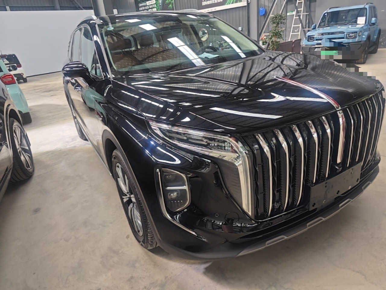 Hongqi HS7 PHEV 2025 Model 2.0T PHEV Four-Wheel Drive 2 Million Units Commemorative Edition 6-Seater — снимка 3