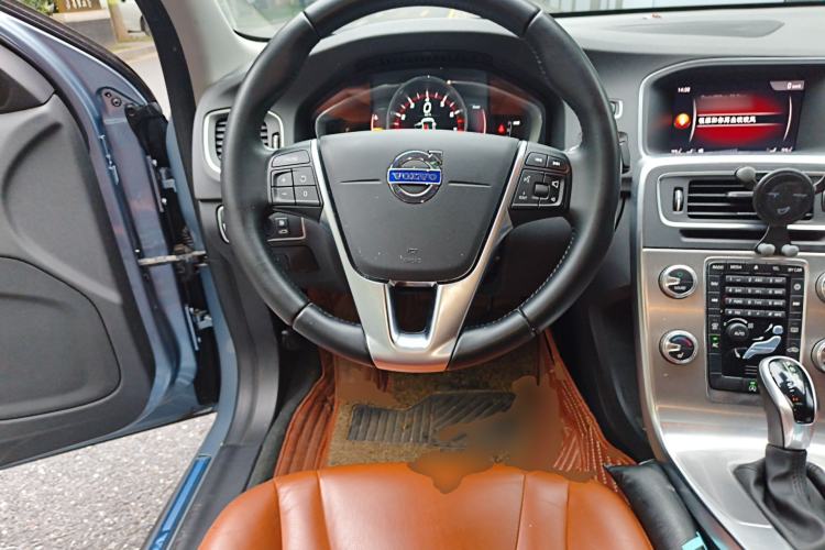 Used Volvo S60 2017 S60L T4 Smart Range Edition Steering Wheel