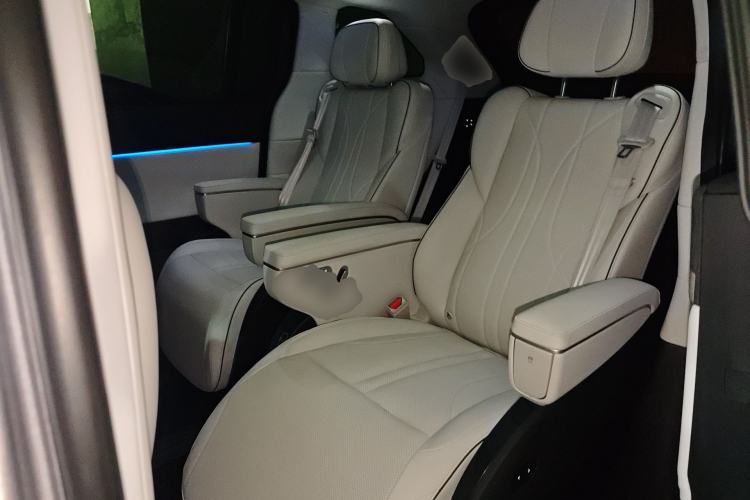 Used XPeng X9 2024 702 Ultra-Long Range Pro