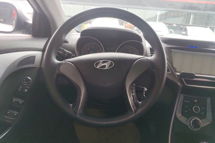 Used Hyundai Elantra (5th Generation / Langdong) 2016 1.6L Automatic Smart Version