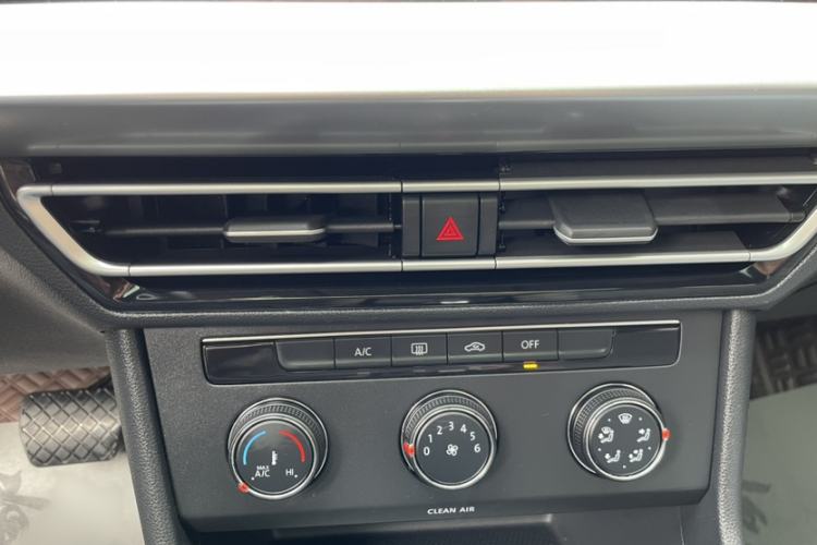 Used Volkswagen Lavida 2023 280TSI DSG Full-Comfort Edition Audio And AC Panel