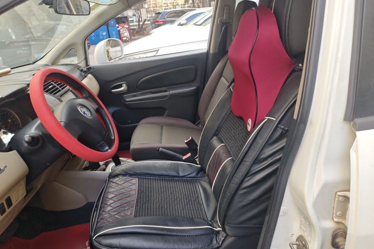 Used Venucia R50 2014 1.6L Automatic Splendid Edition