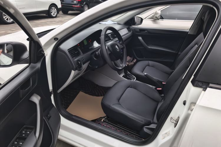 Used Skoda Rapid 2016 1.6L Automatic Front-Wheel Drive Model
