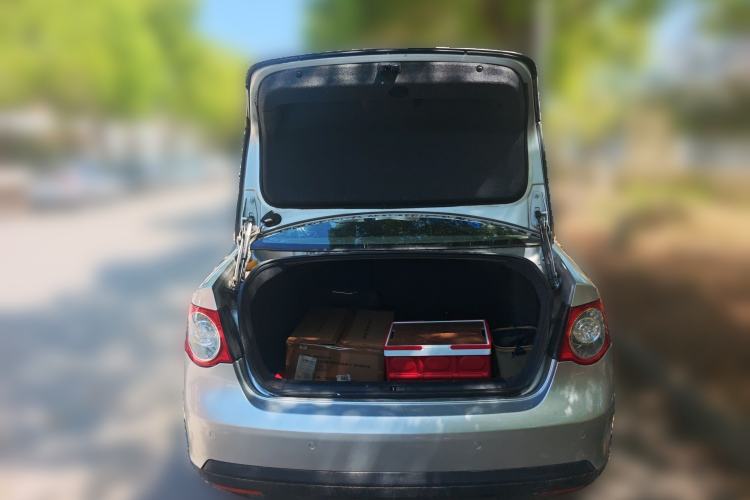 Used Volkswagen Sagitar 2010 1.4 TSI Automatic Luxury Model Trunk