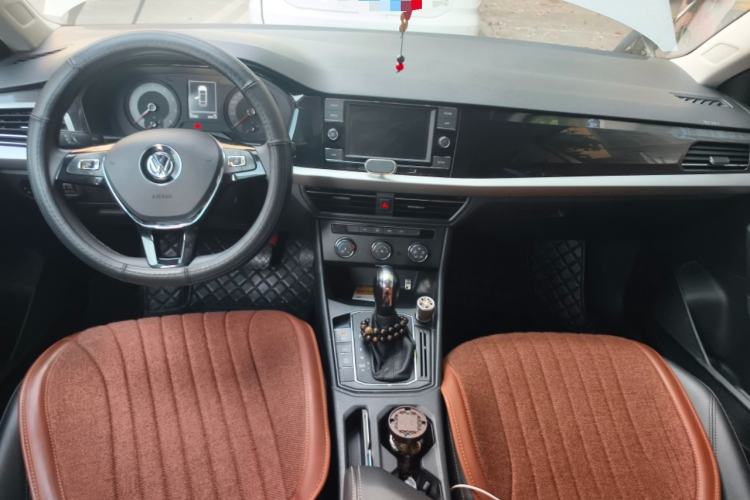 Used Volkswagen Lavida 2019 1.5L Automatic Comfort Edition China VI Standard Center Console