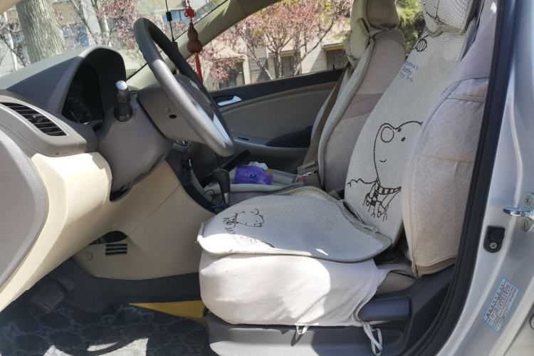 Used Hyundai Verna (older generation) 2010 Sedan 1.4L Automatic Fashionable GT Model Left Front Seat