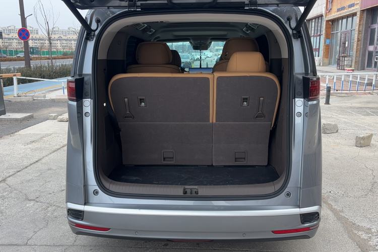 Used Denza D9 2022 DM-i 1040 Prestige Model