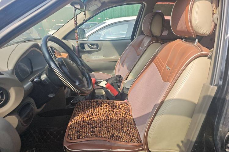 Used Huatai Santa Fe Classic 2012 2.0L Gasoline Manual Two-Wheel Drive with Sunroof
