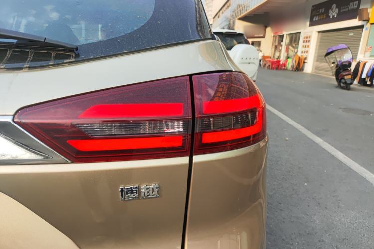 Used Geely Auto Emgrand X7 Sport 2018 1.8TD Automatic Two-Wheel Drive Smart Connect 4G Internet Edition Right Rear Taillight