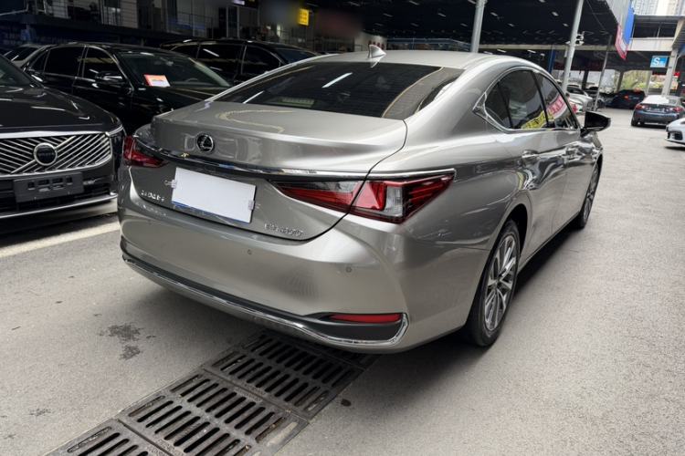 Used Lexus ES 2021 200 Excellence Edition

