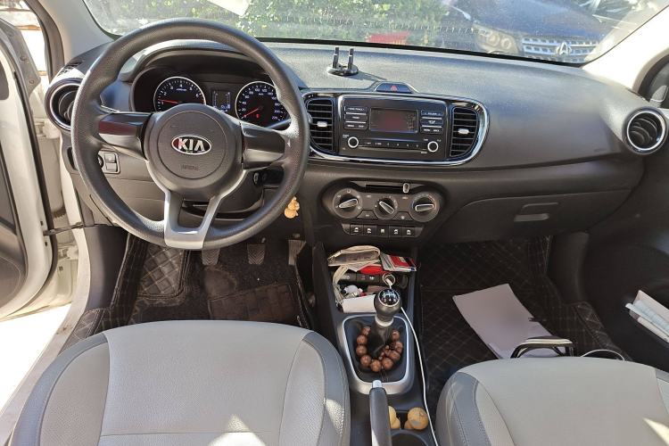 Used Kia Pegas 2019 1.4L Manual Value Edition National VI Standard Center Console