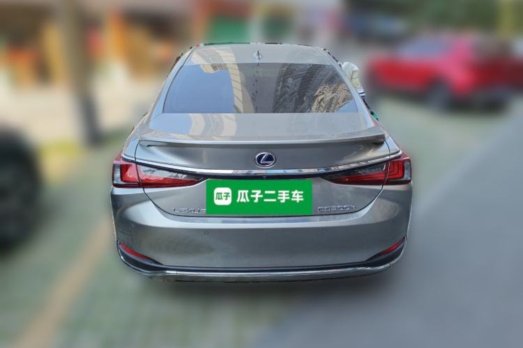 Used Lexus ES 2020 300h Premier Edition
