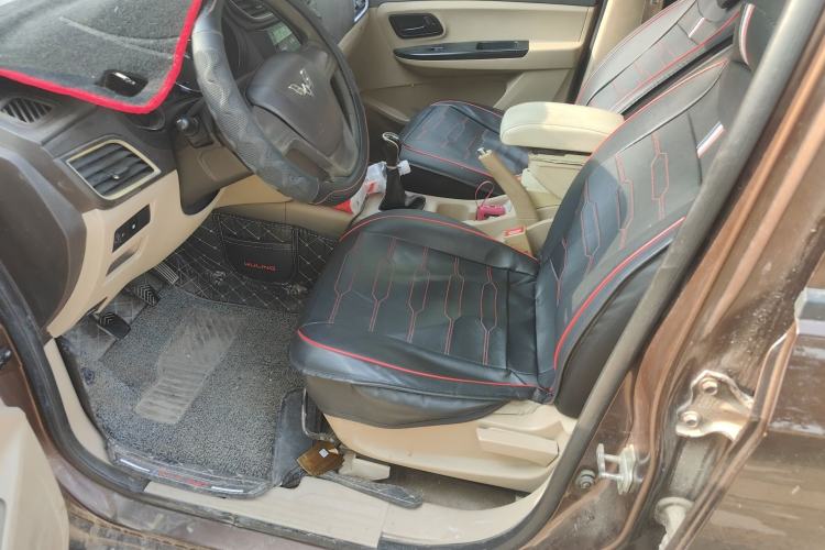 Used Wuling Hongguang 2015 1.5L S1 Standard China V-Emission Standards Left Front Seat