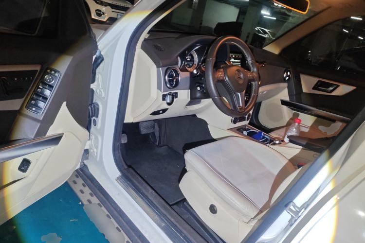 Used Mercedes-Benz GLK-Class 2013 GLK 300 4MATIC Dynamic Sunroof Model