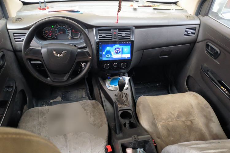 Used Wuling Rongguang V 2018 1.5L Standard Version
