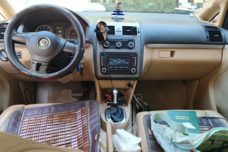 Used Volkswagen Touran 2011 1.4T DSG Zhiya Edition 5 Seats Center Console