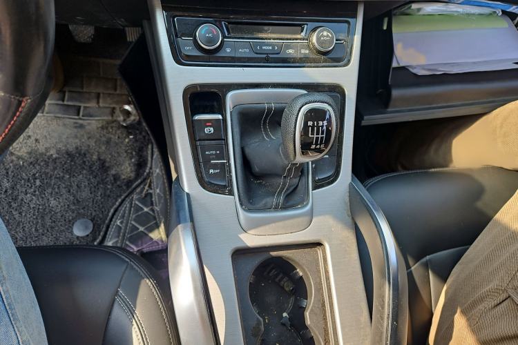 Used Geely Auto Emgrand X7 Sport 2016 2.0L Manual ZhiShang Version Gear Lever