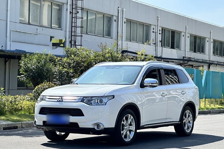 Used Mitsubishi Outlander 2014 2.4L 4x4 Deluxe Value Edition 7 Seats