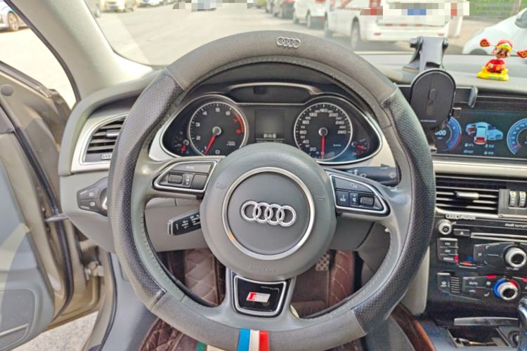 Used Audi A4L 2013 35 TFSI Automatic Comfort Model Steering Wheel
