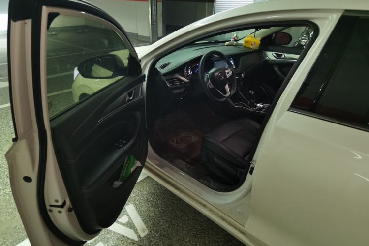 Used CHANGAN Eado 2019 High-Energy Edition 1.6L GDI Manual Pioneer Model China VI Standard
