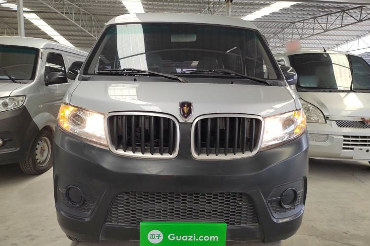 Used Jinbei Hiace X30 2023 1.5L Super-Comfortable Passenger Van 5/6/7-Seater Non-Air-Conditioned Version Model SWC15M