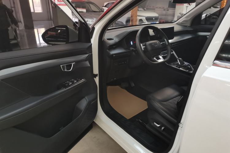 Used Wuling Asta 2022 2.0L DHT Electric-Speed Version
