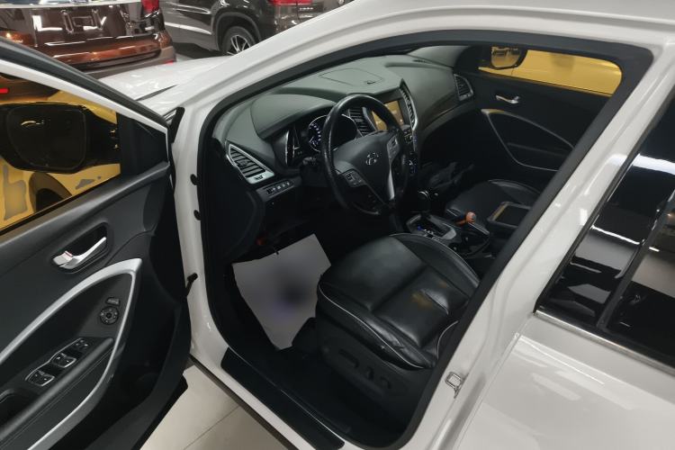 Used Hyundai Santa Fe 2017 2.4L Automatic Two-Wheel Drive Smart Version 5 Seats Driver Seat