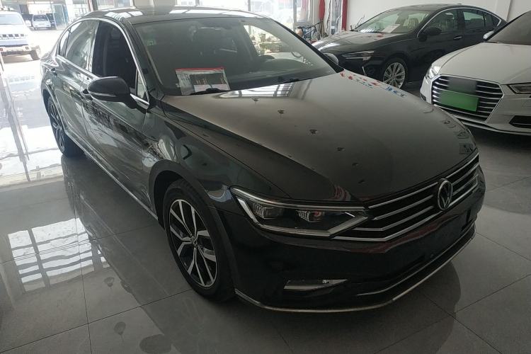 Used Volkswagen Magotan 2020 330TSI DSG Leading Model Front Right 45 Deg