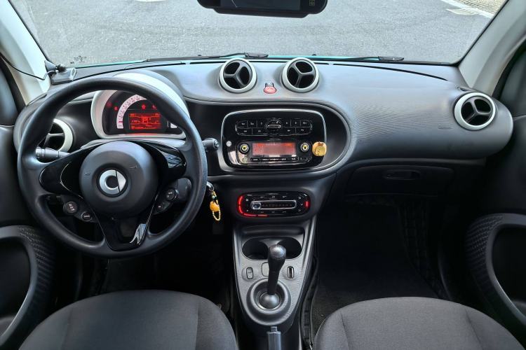 Used smart fortwo 2015 1.0L 52 kW hardtop Dynamic version