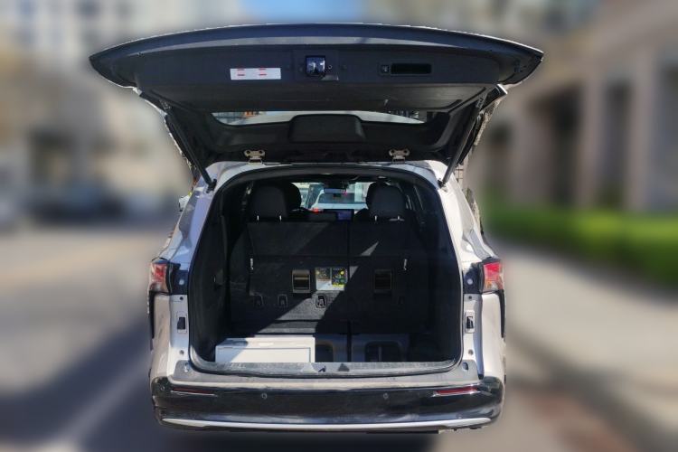 Used Toyota SIENNA 2021 2.5L Hybrid Platinum Edition Trunk