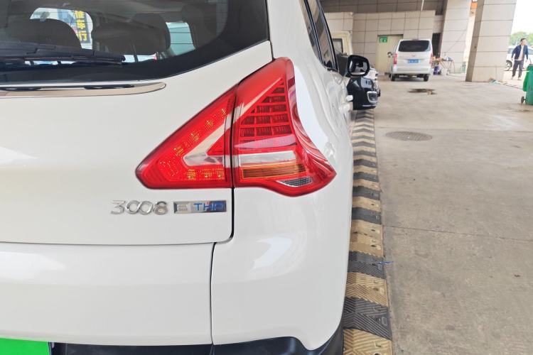 Used Peugeot 3008 2015 1.6THP Automatic Classic Edition Right Rear Taillight