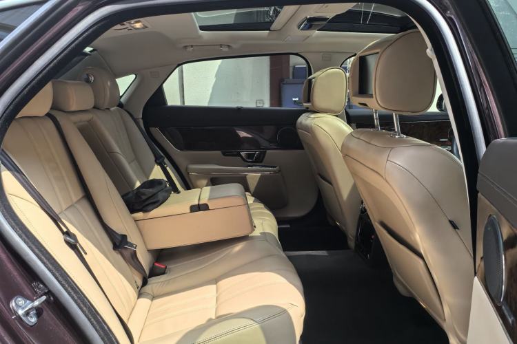 Used Jaguar XJ 2014 XJL 3.0 SC Two-Wheel-Drive Panoramic Business Edition Interior 6