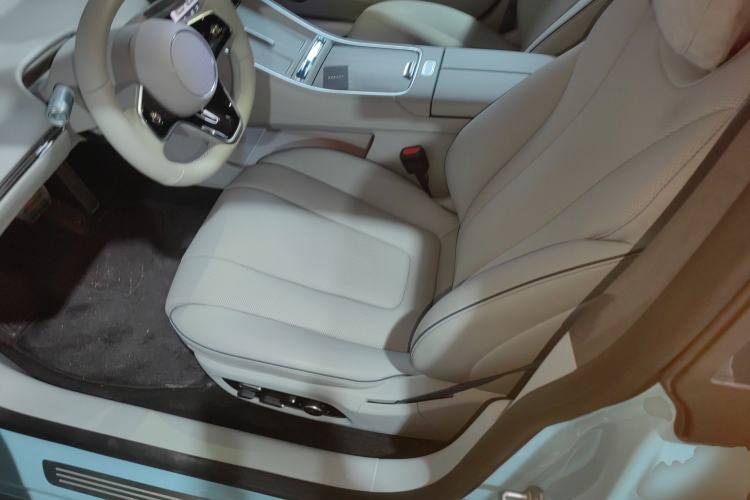 Used Hima Luxeed S7 2025 705 km Max Left Front Seat