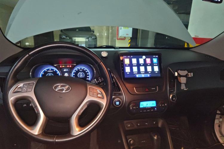 Used Hyundai ix35 2013 2.0L Automatic Two-Wheel Drive Leading GLX China IV Standard Center Console