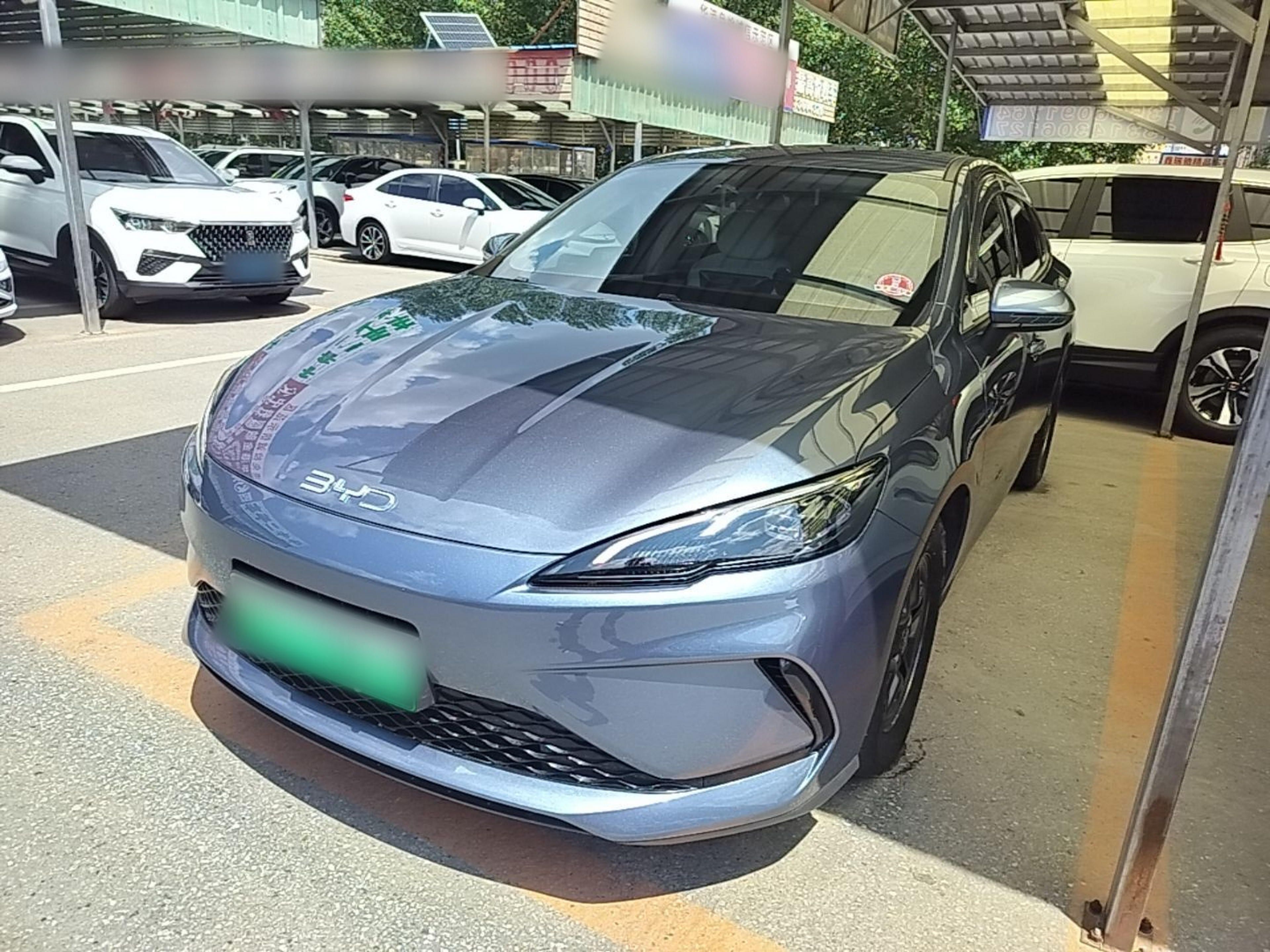 Под передней частью автомобиля