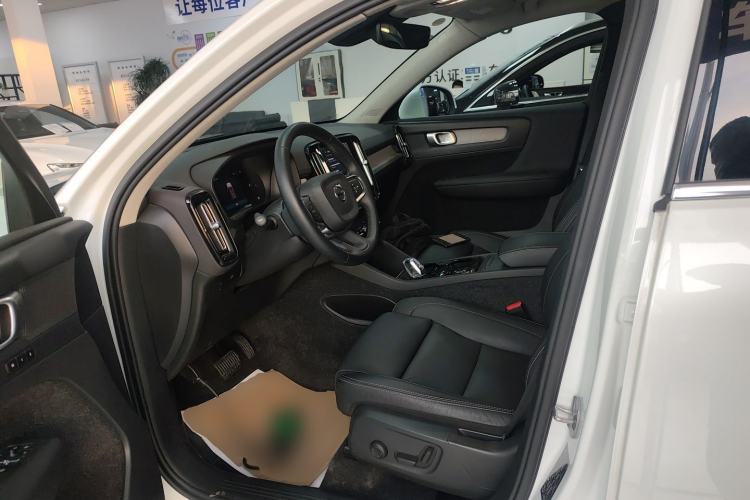 Used Volvo XC40 2024 B4 4x4 Smart Luxury Edition
