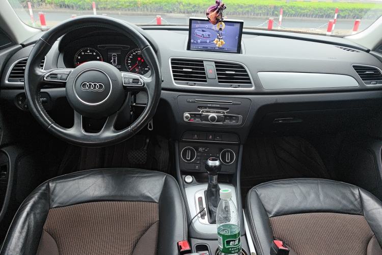 Used Audi Q3 2018 30th Anniversary Edition 35 TFSI Fashion Model Center Console