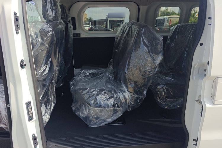 Used Ruichi EC75 2025 Model Passenger Vehicle Smart Driving Ultra-Charging Edition, Pioneer Type I, 52.16 kWh
