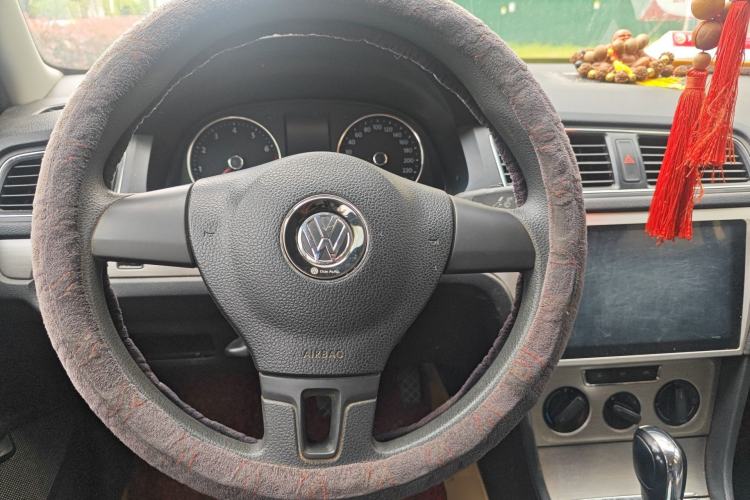 Used Volkswagen Lavida 2013 1.6L Automatic Comfort Edition Steering Wheel