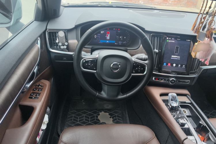 Used Volvo V90 2024 Cross Country B5 AWD Smart Range Edition Steering Wheel