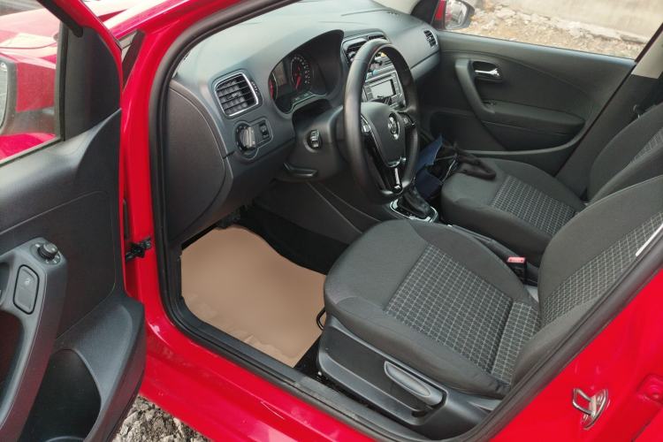 Used Volkswagen Polo 2016 1.6L Automatic Comfort Model
