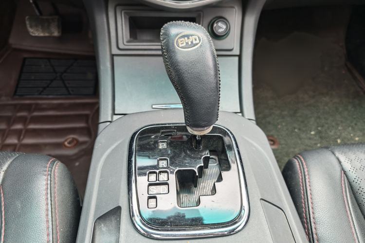 Used BYD S7 2015 2.0T Automatic Prestige Model