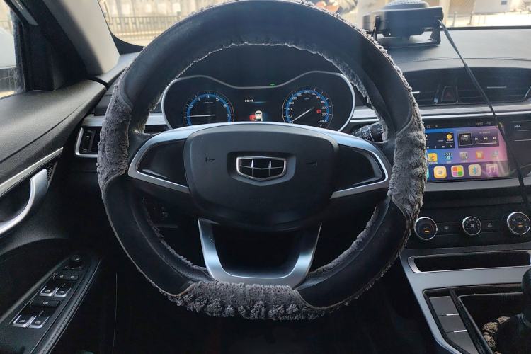 Used Geely Auto Emgrand 2019 Leading Edition 1.5L Manual Fashion Model China VI Standard