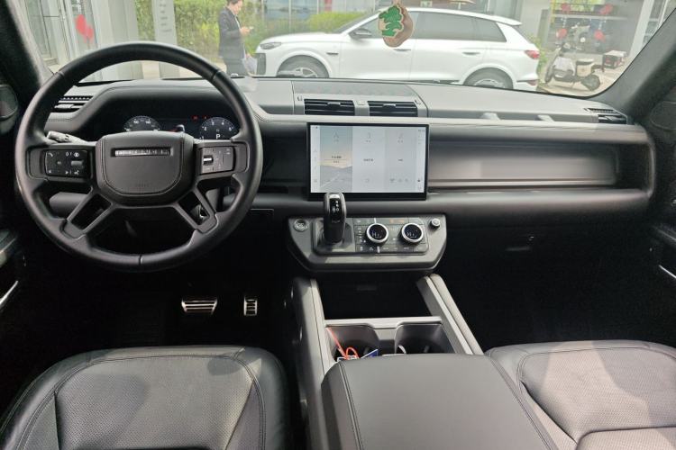Used Land Rover Defender 2025 110 3.0T P400 X Center Console