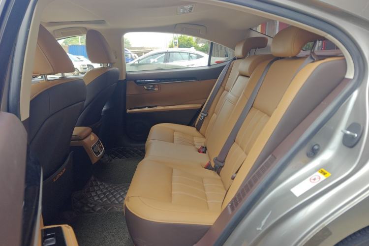 Used Lexus ES 2015 300h Comfort Edition
