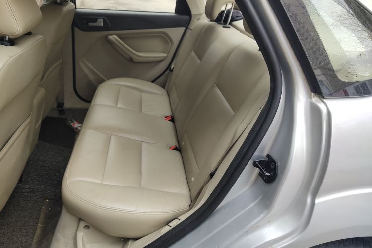 Used Ford Focus 2013 Sedan Classic 1.8L Manual Fashion Edition