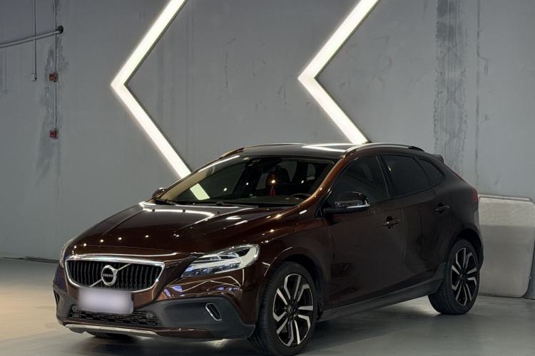 Used Volvo V40 2017 Cross Country T3 Zhiya Edition