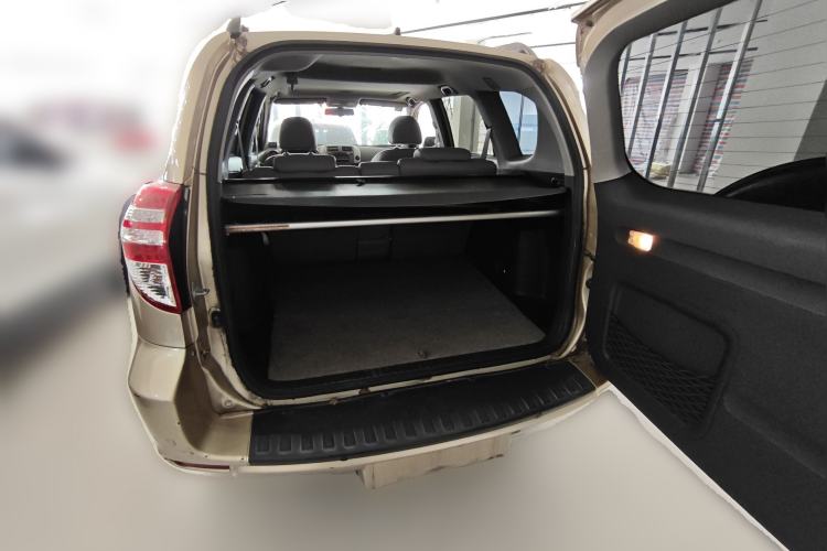 Used Toyota RAV4 2009 2.4L Automatic Luxury Edition Trunk
