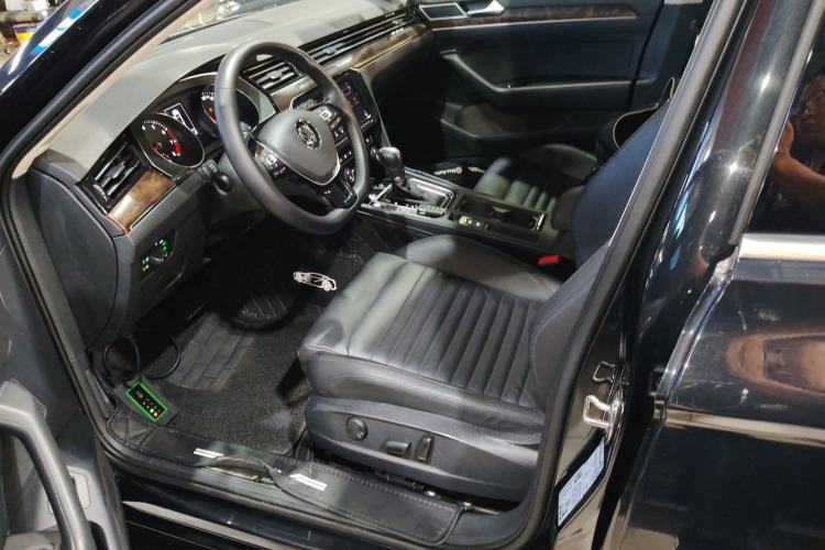 Used Volkswagen Magotan 2019 330TSI DSG Luxury Version China VI Standard Left Front Seat