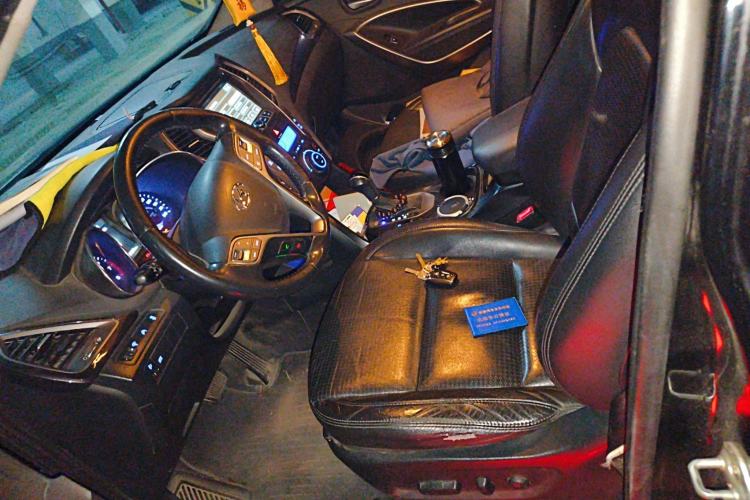 Used Hyundai Santa Fe 2013 2.4L Automatic Two-Wheel Drive Smart Version